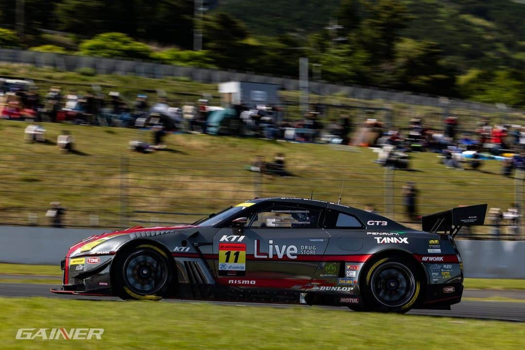 天間晴香さんのインスタグラム写真 - (天間晴香Instagram)「SUPER GT Round2🏁 11号車、7番手スタート！10号車は8番手スタートから怪我なく、無事にゴールしました🏎💛  皆さん応援ありがとうございました！💛💪🏻  気をつけてお帰りくださいね！🚙 次は鈴鹿でお会いしましょう🤗✨  GAINERオリジナルグッズも好評でしたのでまた次の物販の時に皆さんもGETしてくださいね👏  あと、GW中の来場者凄かった！  #Supergt #富田竜一郎選手 #石川京侍選手  #塩津佑介選手 #安田裕信選手 #大草りき選手  #SGT2023 #GAINER #ゲイナー #gainertanaxgtr  #PONOSGAINERGTR #モータースポーツが好きな人と繋がりたい  #スーパーGTレースクイーン #GTレースクイーン #天間晴香 #はるちむ #ゲイナージーク #GAINERsieg #GAINERレースクィーン #GAINERRQ #GAINERレースクイーン #低身長レースクイーン #モータースポーツ #グランドツーリング #低身長GTレースクイーン  #スーパーGT #スーパーGT2023」5月4日 20時47分 - haruchimu23