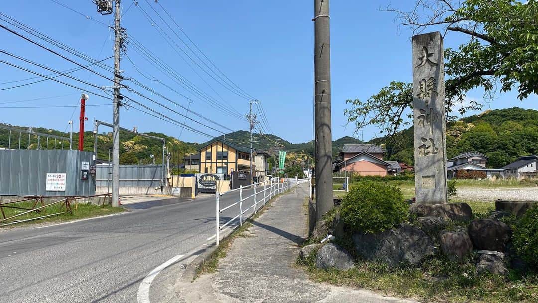 長谷川ヨシテルさんのインスタグラム写真 - (長谷川ヨシテルInstagram)「織田信長が築城を計画した【本宮山】(大縣神社の奥の宮)に登ってきました〜⛰️ 清洲城からここに城を築いて移ろうとしたけど、反対もあって小牧山城にした、というあの逸話の舞台です！ 信長、山城への憧れあったんだろーなって思った！🏯  #織田信長 #二宮山 #本宮山 #大縣神社  #愛知県犬山市」5月4日 20時49分 - yoshiteru_hsgw