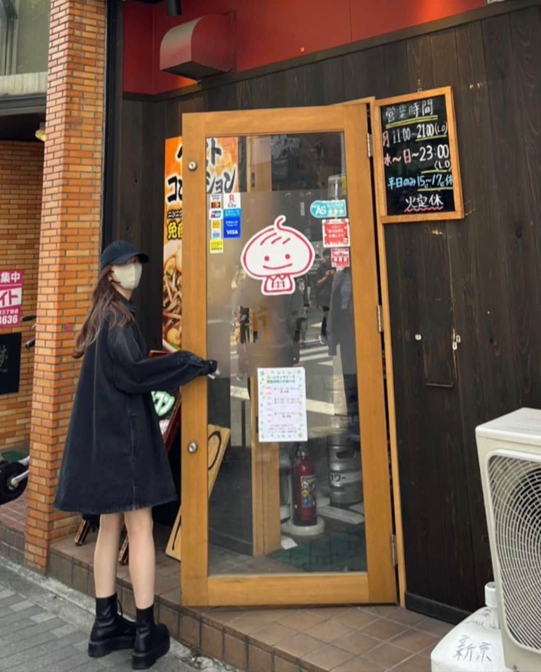 指原莉乃のインスタグラム：「蒲郡までボートレースしに行ったよ〜。2人の予想屋のお父さんからそれぞれ予想を買ったけど、どっちも外れてたなあ〜。結果はご想像にお任せします。」
