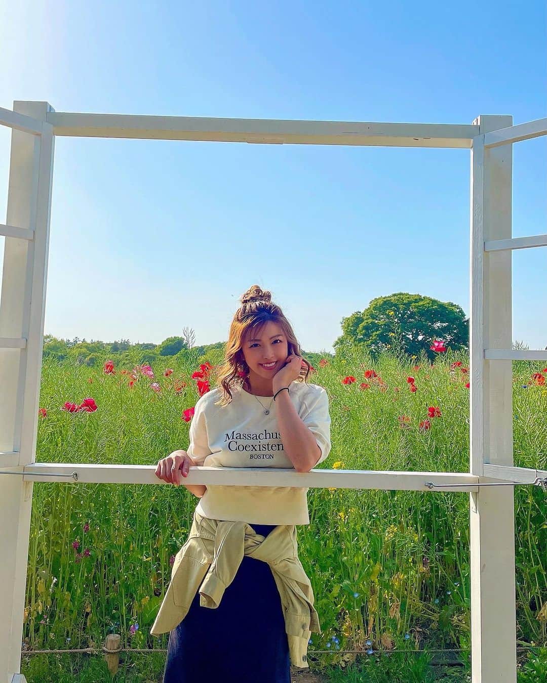 のインスタグラム：「春だねぇ💓💓   #ピクニック #自然に感謝 #晴天 #晴れ女 #gw旅行  #あおい夏海  #昭和記念公園」