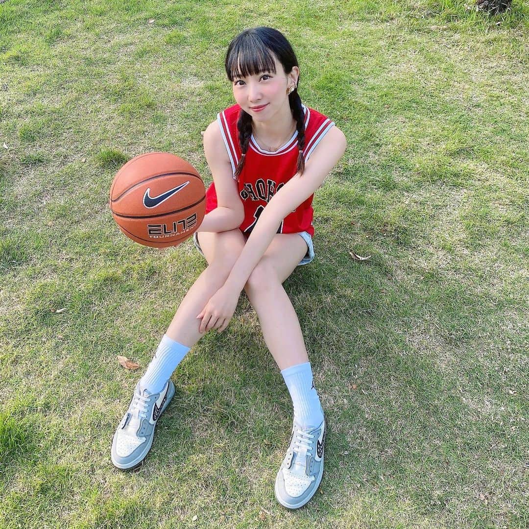 恵美さんのインスタグラム写真 - (恵美Instagram)「.  今年の夏に沖縄で#バスケ W杯があります❣️🏀  日本(FIBAランク36位)の ファーストラウンドの対戦チームは オーストラリア(同3位) ドイツ(同11位) フィンランド(同24位) に決まりました！  NBAや海外、Bリーグで活躍する選手が 世界の強豪相手に どんなプレイを見せてくれるか 今から本当に楽しみです🥰  GO AKATSUKI JAPAN🇯🇵🏀❣️  ボールを指の上でめっちゃくるくる回すの 見せてもらったんだけど ムズすぎて全然できない🤣  🏀 👆🏻  これできる人すごすぎ🤣」5月4日 20時53分 - emi_florence819