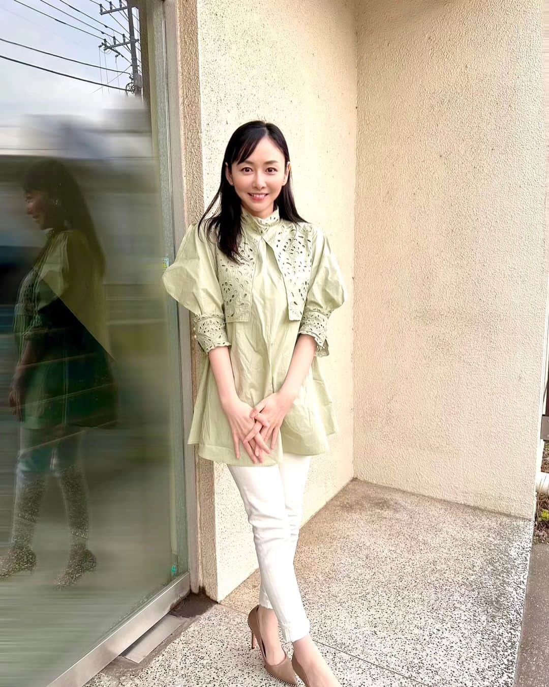 杉原杏璃のインスタグラム：「新たな不動産投資の動画  皆さん、GWはリフレッシュしてますか❓️  今年はかなりの人なので、私はGWは新たな本📕の修正に集中して✏️ 後日、平日に連休を取ろうと✨　その方がゆっくりリフレッシュできそうだし☺️........ 今は逆にこもって作業をしてます✋  YouTube【杉原杏璃チャンネル】 今回は....新たな不動産投資の模様を少し🤏動画にまとめてます　 築古をリノベーションしました♡ 🎥✨⬇︎⬇︎  https://youtu.be/tmrfJVTDFOo  #杉原杏璃 #sugiharaanri #anrisugihara #Japanese#girl #グラビア#グラドル#glamor#gravure#hot#asian #YouTube #杉原杏璃チャンネル #リノベーション #築古 #不動産投資 #YouTube動画」