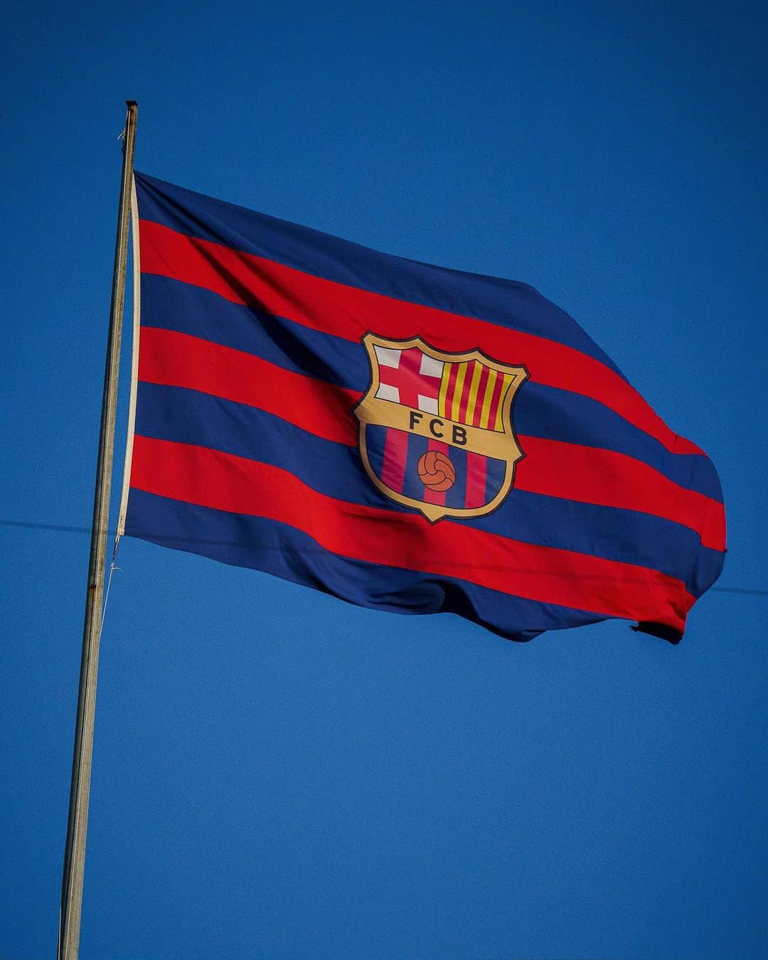 FCバルセロナさんのインスタグラム写真 - (FCバルセロナInstagram)「Una bandera ens agermana 💙❤」5月4日 21時00分 - fcbarcelona