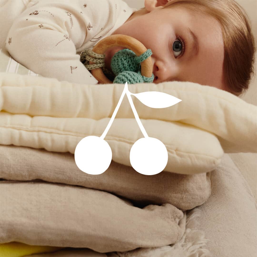 のインスタグラム：「Bonpoint Newborn SS23 | Infinite tenderness. Sleep sacks in bucolic prints accompany baby's sweetest dreams, while floral swaddling blankets or cuddly toys provide comforting softness. ​  📷 @Denis.Boulze ​  #Bonpoint #Newborn」