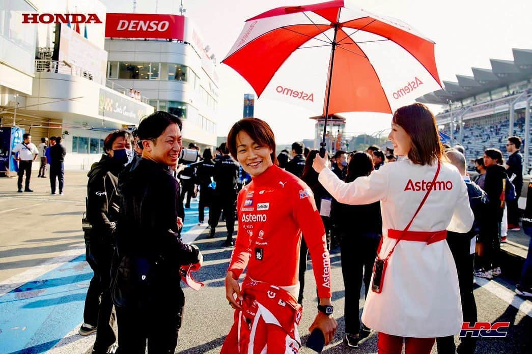 松下信治さんのインスタグラム写真 - (松下信治Instagram)「Super GT 富士３位表彰台🥉粘り抜いた‼️  P3 🍾 at Fuji which is a great result for us !! Huge thanks to my team for all the effort through the weekend. Honestly Qf didn’t go how we wanted but today we did amazing race together especially my team mate did fantastic job at last few laps. Now onto Suzuka for the next 🤛」5月4日 21時12分 - nobu_mat13