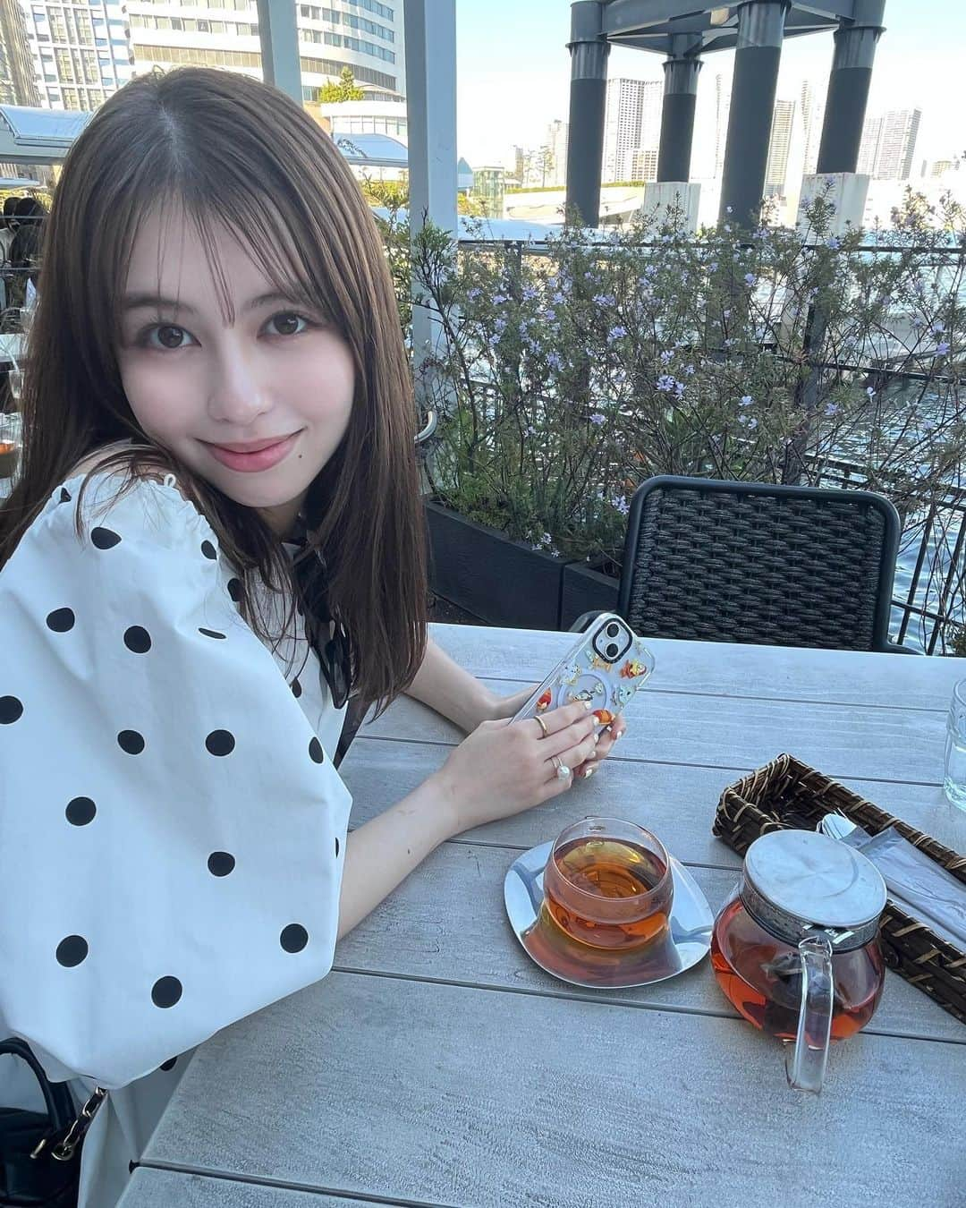 マイヤーズ江玲奈さんのインスタグラム写真 - (マイヤーズ江玲奈Instagram)「めっちゃ素敵なカフェで久しぶりにパフェを嗜む優雅な午後〜〜っ  写真見たらまた食べたくなってきた🍨  #ビーサイドシーサイド #besideseaside #海沿いカフェ #ドライブ #ドライブスポット #パフェ #カフェ巡り」5月4日 21時05分 - kayanoelena