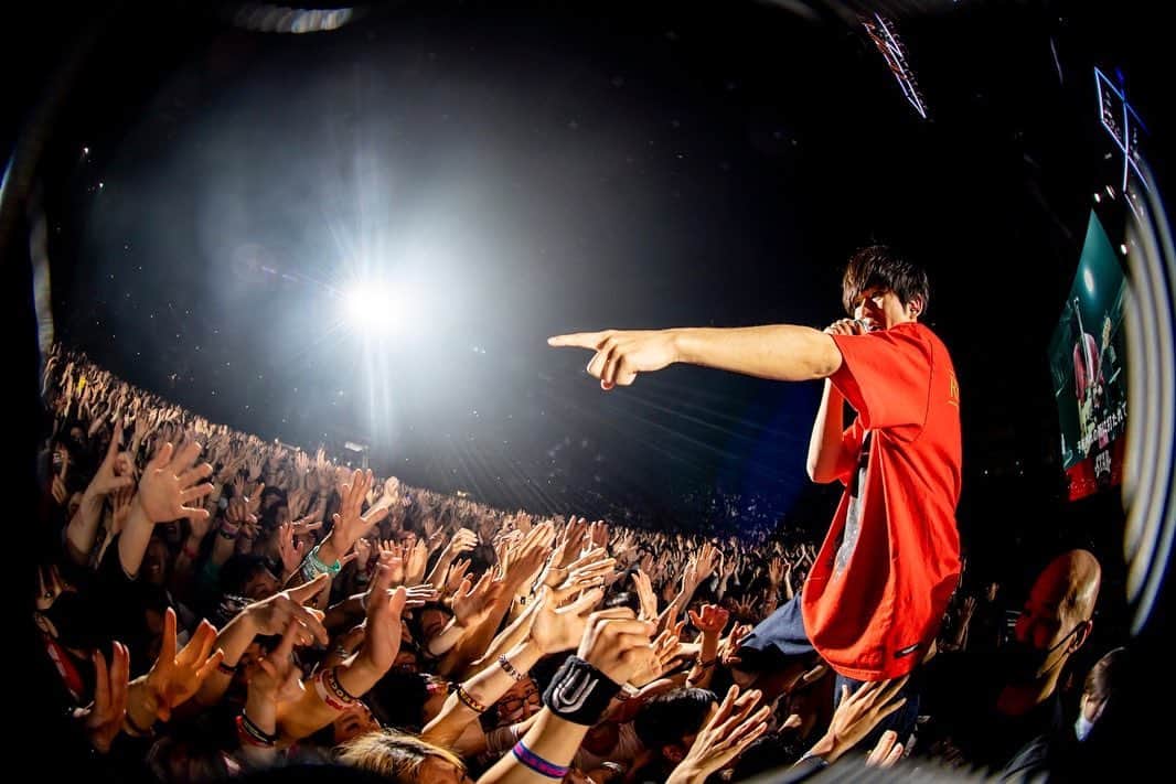 のインスタグラム：「VIVA LA J-ROCK ANTHEMS   大好きなBUMP OF CHICKENの天体観測をアンセムズでまた歌わせてもらいました。 身に余る大役、光栄でした。 最高に楽しかったです！！！ お疲れ様でした！！！ また！！！  写真 @vizkage」