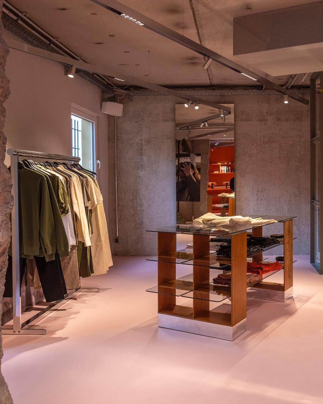 マッツノーガードさんのインスタグラム写真 - (マッツノーガードInstagram)「We dressed up our @madsnorgaardberlin store and it’s now fully up and running 🇩🇪🙌 Looking forward to seeing you there!」5月4日 21時06分 - madsnorgaard