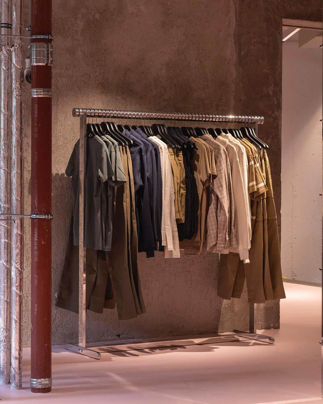 マッツノーガードさんのインスタグラム写真 - (マッツノーガードInstagram)「We dressed up our @madsnorgaardberlin store and it’s now fully up and running 🇩🇪🙌 Looking forward to seeing you there!」5月4日 21時06分 - madsnorgaard