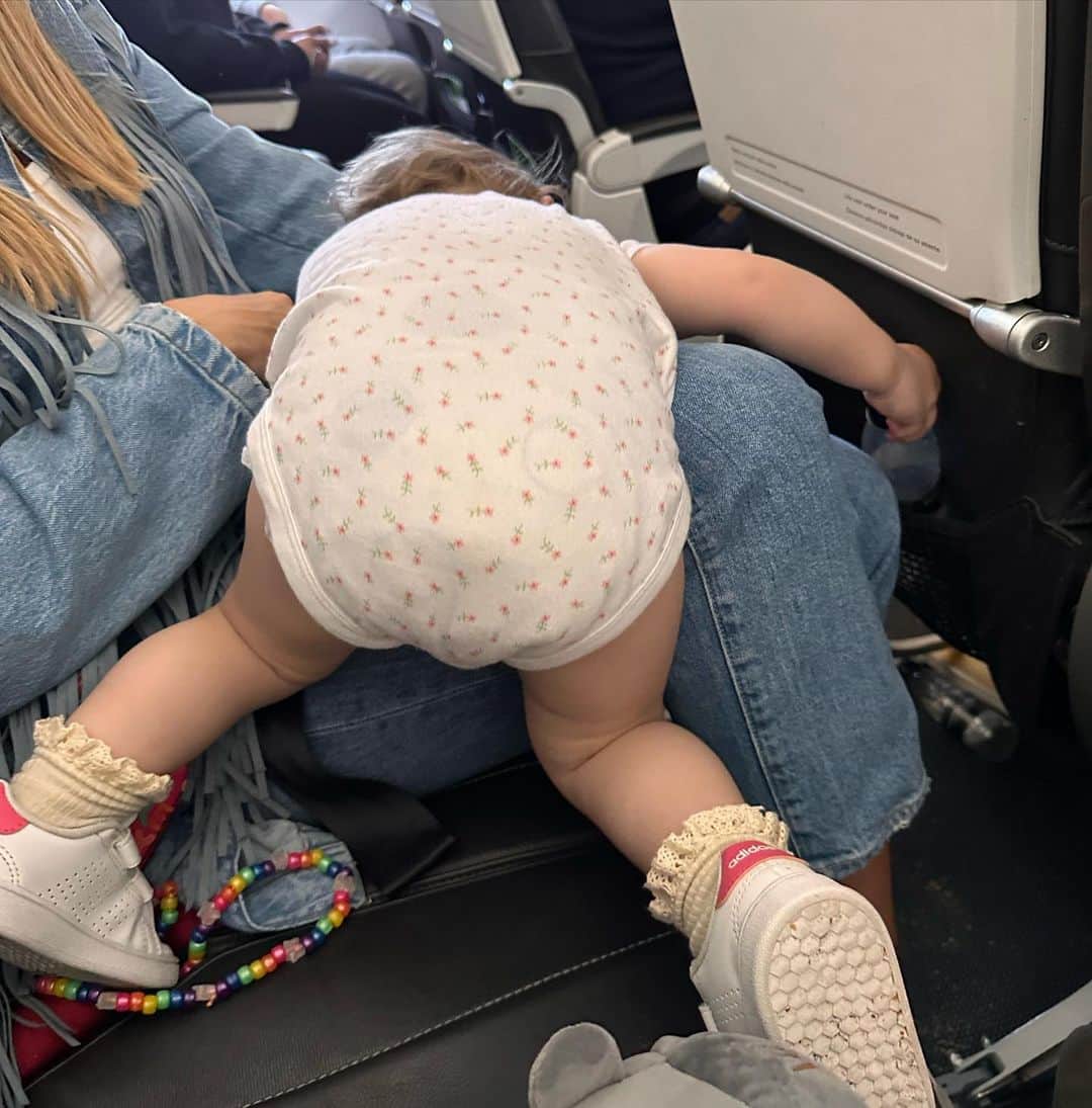 ミリー・マッキントッシュさんのインスタグラム写真 - (ミリー・マッキントッシュInstagram)「After our recent trip to Cyprus my verdict is that travelling with two children under 3 is not for the faint hearted…no matter how prepared you are, you will never be prepared enough!!   We took a yo-yo pushchair which can go in the over head luggage and I used a sling with Aurelia. I filled a hand luggage suitcase with different bags that could come in useful with changes of clothes, nappy changing bag, ALL of the snacks and entertainment, I packed sticker books for Sienna and a busy board book for Aurelia. The girls both have the same iPad and case with their favourite shows and games downloaded to avoid jealousy.   This all sounds very organised but the reality was a tornado of mess and tantrums!!  The mess was horrific, I honestly don’t know how two such small people can create so much mayhem  in such a small space! I felt so embarrassed when we got off the flight, apologies if you were sat near us!  Sienna had her own seat and was on the whole a lot easier to manage than Aurelia, apart from a few small tantrums she mainly stayed in her seat, ate snacks and watched her iPad. Aurelia was the opposite…. she wouldn’t stay still, wasn’t entertained by anything for long and just wanted to climb everything and on everyone. Aurelia napped for about 10 minutes in the sling, Sienna started shrieking and woke her up 🤦🏼‍♀️   There was a two hours time difference (ahead of the UK) but we kept the girls on UK time which I haven’t tried before, it meant we could eat meals all together at 9, 2 and 7pm and they had their lunch time nap at 3-5 went to bed at 9pm which is similar to their nap and bedtime routine back home.   I co slept with Aurelia for the week which was amazing for the bonding moments and closeness but not ideal for my sleep! She was meant to be in a cot in my room but as soon as she knew I was there she would scream until i brought her into my bed. We had a lovely time away and the stress of travelling was massively outweighed by the amazing memories we made. Our next trip is in June please send me your recommendations, what worked for you? What should I travel with? Does it get easier?! 🙏🏼😂」5月4日 21時08分 - milliemackintosh