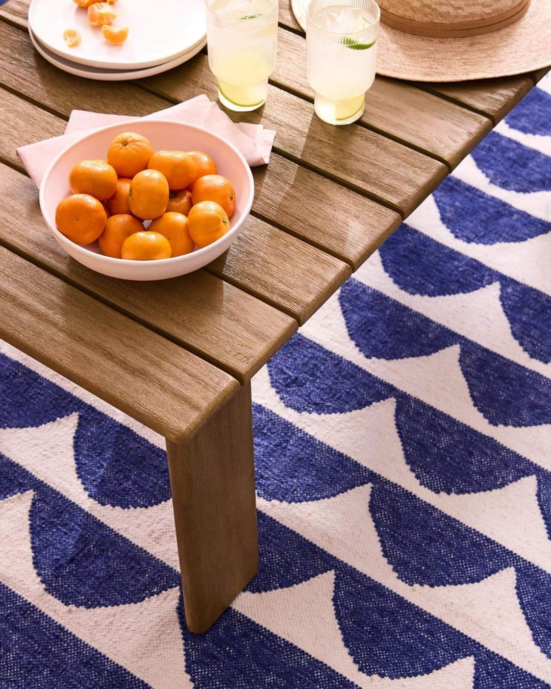 マリメッコさんのインスタグラム写真 - (マリメッコInstagram)「Bring on the prints, pile on the patterns! Our newest limited-edition collaboration collection with global design company @westelm captures the joy of summer. Created with outdoor living in mind, this assortment is brimming with color and bold prints.  The limited-edition collection is now exclusively available in the US and Canada at westelm.com/marimekko. The collection is not sold in Marimekko’s channels.  Discover the inspiring stories behind the West Elm + Marimekko patterns, download the delicious new wallpapers, and learn more about the collaboration at marimekko.com. Link in bio.   WestElmxMarimekko #marimekko #mywestelm」5月4日 21時08分 - marimekko