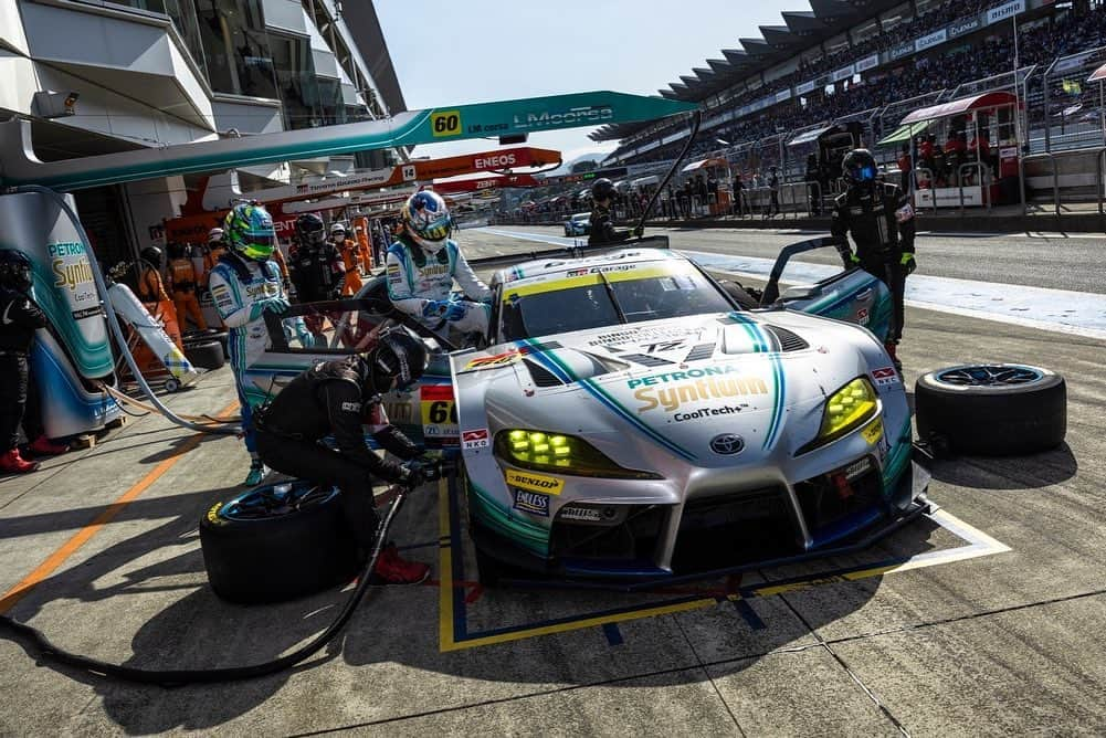 吉本大樹さんのインスタグラム写真 - (吉本大樹Instagram)「4May2023 #SuperGT R2 Fuji 450km race🏁  @shunsuke.kohno managed to jump up to P6 in his first lap from P11 but then we caught some issue to exhaust system so we had to stop and repair🔧 we lost 19laps but decide to rejoin to get “team point”. Big shame from this race but we are already facing to the next one in Suzuka😤  スタートは11番手から #しゅんきゅん が担当し、荒れた1周目を6位で帰ってきてくれました。その後、GT3車に飲み込まれるなど楽な展開とは言えませんでしたが長いレースを見据えて落ち着いて戦っていた矢先、ウォームアップ走行でも出ていたエキゾーストのトラブルにより緊急ピットイン。完走してチームポイントだけでも獲れるようにと修復してもらってレースに復帰。 19周遅れの23位でチェッカーとなりました。 悪くてもポイントは獲れただろうから残念だけどまぁそんなこともあります。修復後いっぱい走って有力なデータも取れた。 応援してくださった皆さんありがとうございました🙏🏻  次は6月頭の鈴鹿。#LMcorsa @otggroup_60 のホームコース。  やったろやんけ⤴️🔥」5月4日 21時09分 - hiroyoshimoto