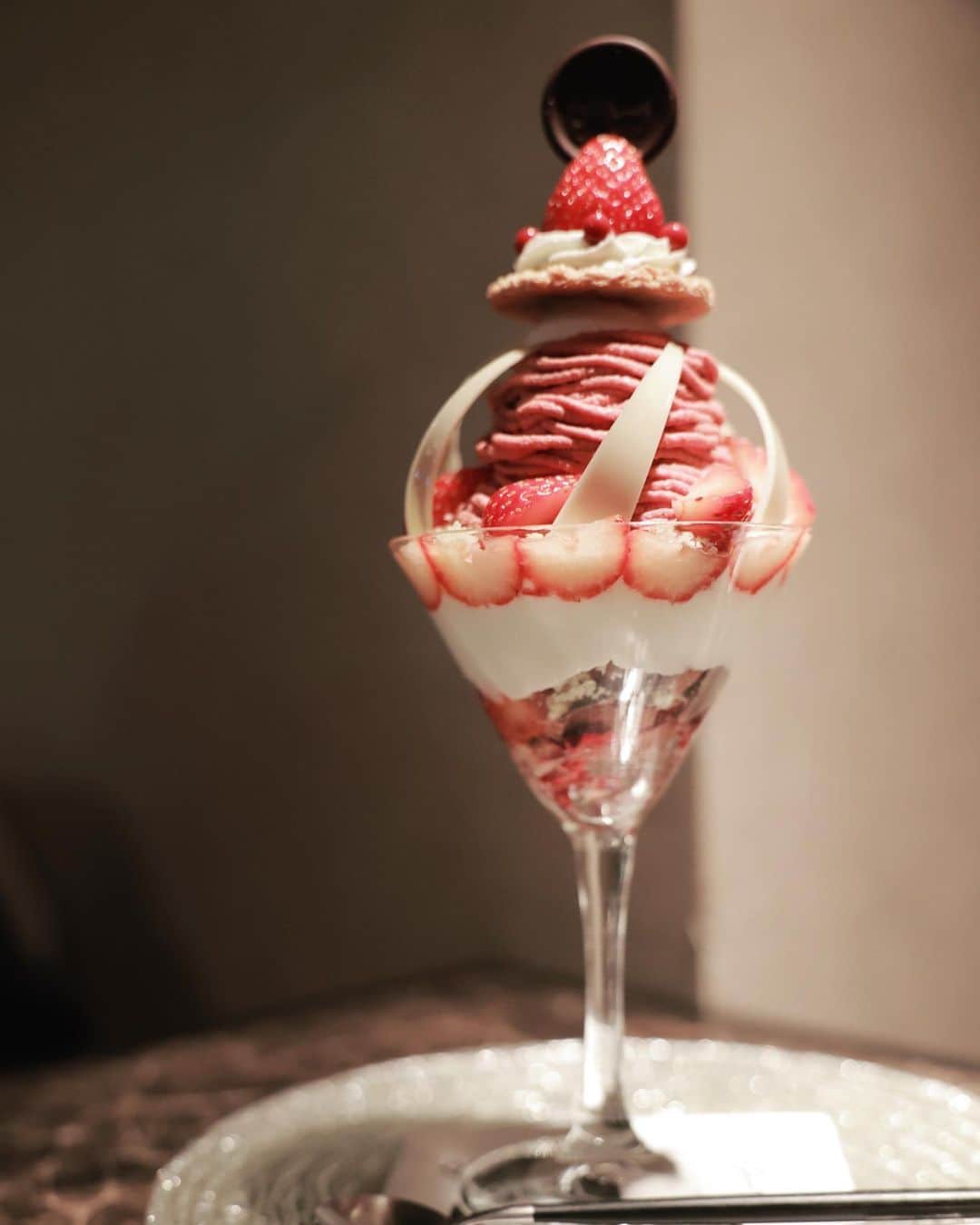 幹葉（スピラ・スピカ）のインスタグラム：「北海道での #幹葉美味しい思い出 🥹🫶  🍓Parfaiteria PaL  🐟海鮮処 魚屋の台所  🐑炭火焼ジンギスカン ポッケ  🍛soup curry yellow  🍜麺屋 雪風  #北海道 #札幌 #ぎゅっとずっとツアー #夜パフェ #シメパフェ #海鮮丼 #魚屋の台所 #ジンギスカン #ジンギスカンポッケ #スープカレー #スープカリーイエロー #味噌ラーメン #麺屋雪風」