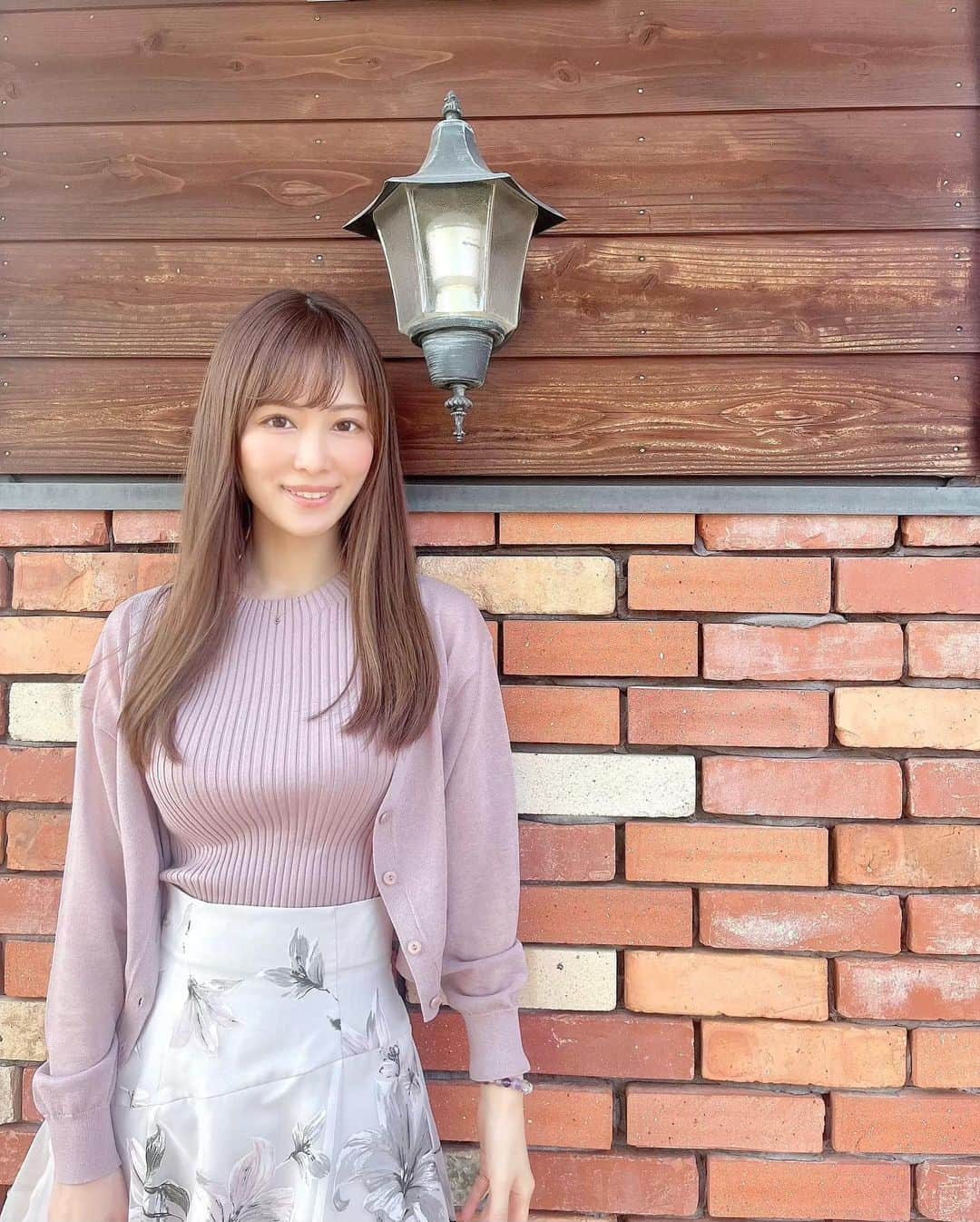 のインスタグラム：「💖 【 ✨😌GWですねっ🎵✨ 】 ⁡ ⁡ みなさん、GW楽しんでいますか❔🥰 何してるのかなぁ〜💓😍🍀 お仕事のみなさま、お疲れさまです💕😊✨ ⁡ ⁡ ⁡ #skirt @apuweiser_official  #ensemble @rirandture_official  ⁡ ⁡ ♡ ♡ ⁡ ⁡ あなたとあなたの大切なひとたちが 笑顔で幸せでありますように…💖💖 ⁡ ⁡ ⇨ @tomomibeauty  ⁡ ⁡ *♢ ♡ ＊ ♡ ✩ ♡ ♩ ♡・♡ ° ♡ ❁ ♡ ✩ ♡° ⑅◡̈*」