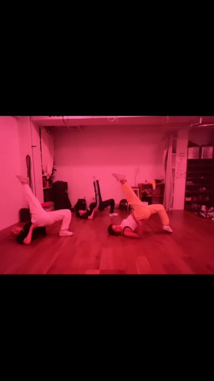 Nazukiのインスタグラム：「💛Nazuki&Sharan Dance work shop💛  アメリカ🇺🇸帰国後にWSしました❗️ めっちゃ楽しかった👍  最後にシャランと 小学生から生徒の @87desu_0202  と踊りました💕  来てくれたみんなありがと☺️  レッスン受けたい方はプライベートレッスンやってるからDMしてね💛  ♪ @doechii  #whatitis  #dance #nazuki #dancer #workshop #danceworkshop #la #america  #ダンス動画 #ダンスワークショップ」
