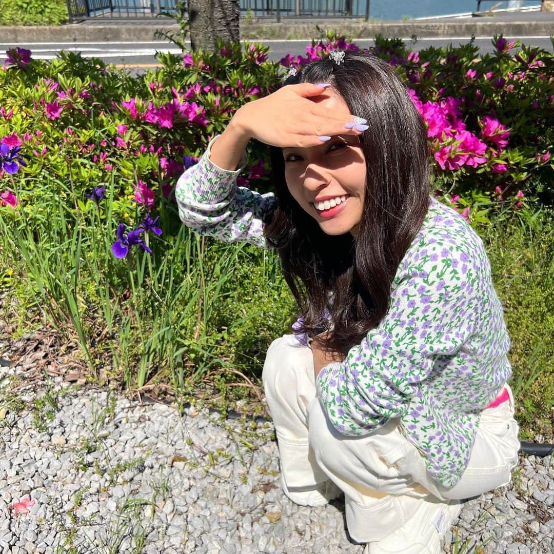 山尾梨奈のインスタグラム：「〻 I tend to choose "💜🩷" ®︎ight?」