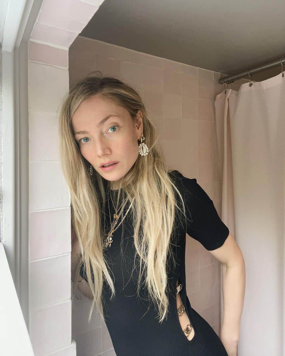 クララ・パジットのインスタグラム：「Shell and back」