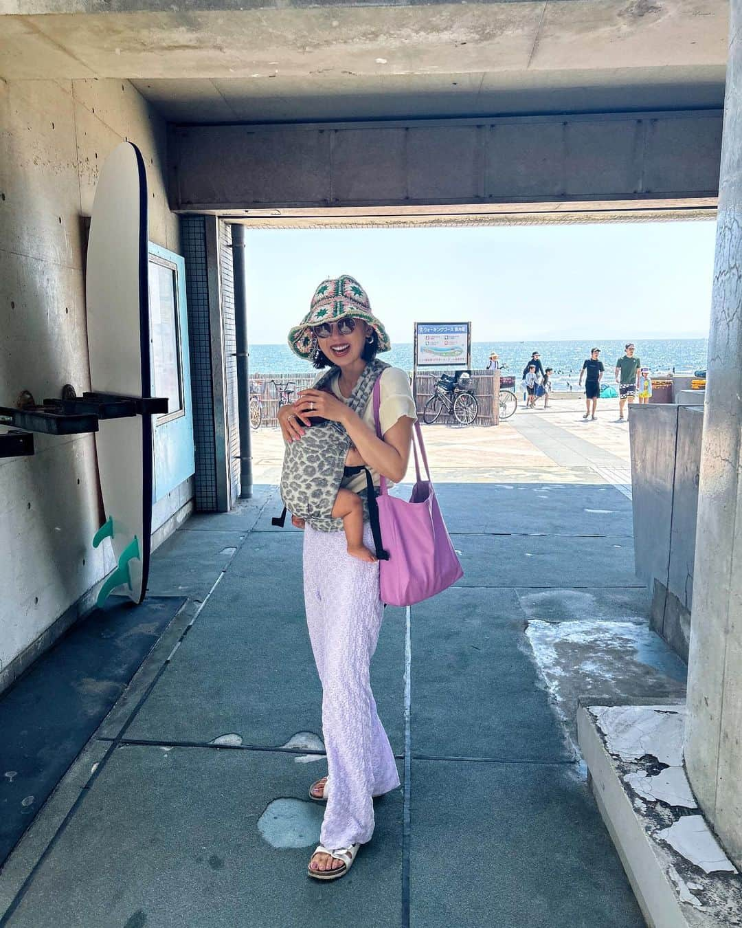 斎藤菜々子さんのインスタグラム写真 - (斎藤菜々子Instagram)「. 天気良くて最高でした🏝️☀️  tops @searoomlynn_official  pants @sonnylabel  @ayakawasaki  bag @ayakawasaki  shoes @birkenstock_jp」5月4日 21時30分 - nanacoco.7