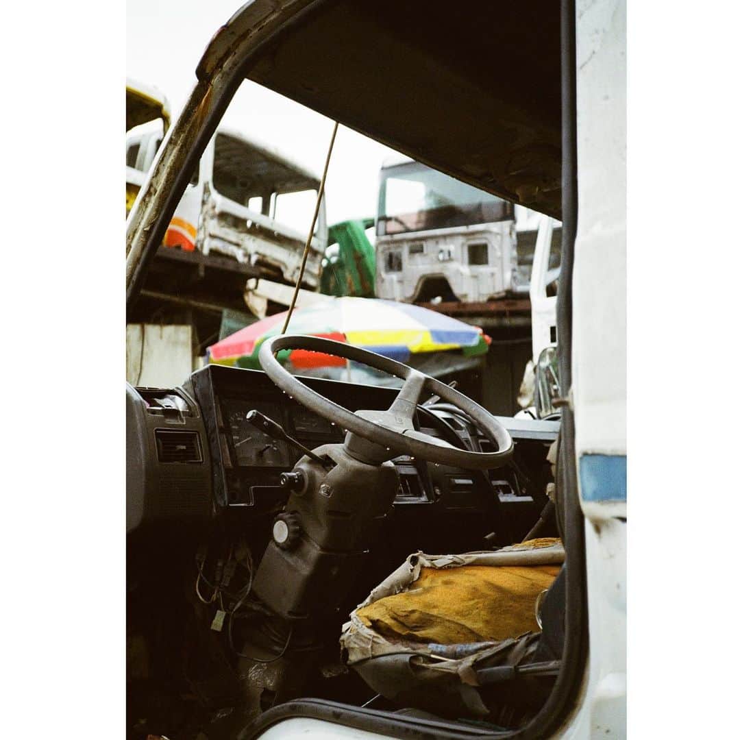 ペ・ジョンナムさんのインスタグラム写真 - (ペ・ジョンナムInstagram)「trucks 🛻🚚🚛 minolta & cx-2 📷📸🎞️🎞️🎞️ #노보정노필터 #배작가」5月4日 21時23分 - jungnam_bae