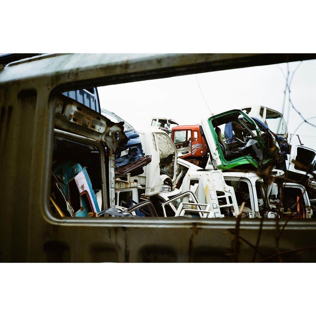 ペ・ジョンナムさんのインスタグラム写真 - (ペ・ジョンナムInstagram)「trucks 🛻🚚🚛 minolta & cx-2 📷📸🎞️🎞️🎞️ #노보정노필터 #배작가」5月4日 21時23分 - jungnam_bae