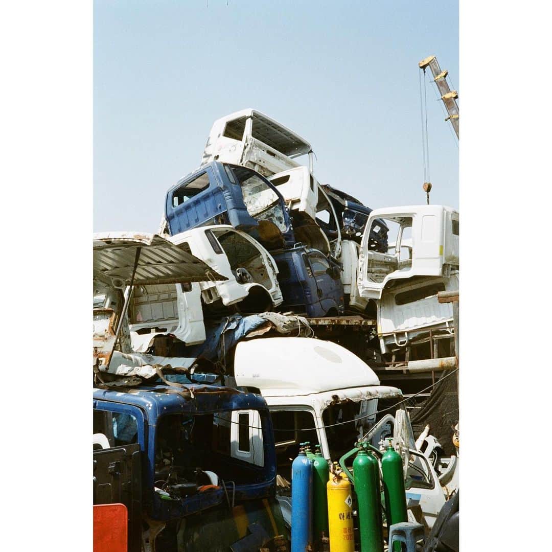 ペ・ジョンナムさんのインスタグラム写真 - (ペ・ジョンナムInstagram)「trucks 🛻🚚🚛 minolta & cx-2 📷📸🎞️🎞️🎞️ #노보정노필터 #배작가」5月4日 21時23分 - jungnam_bae