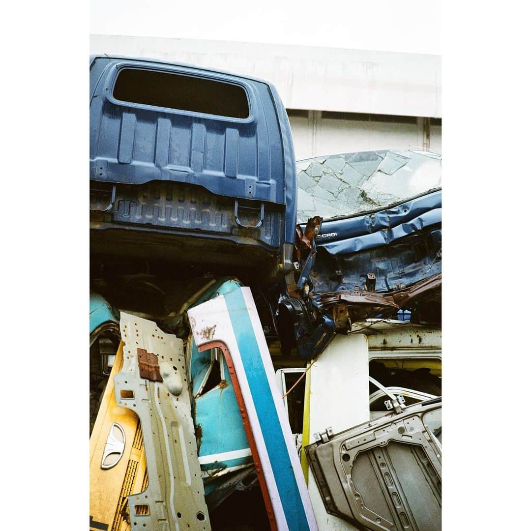 ペ・ジョンナムさんのインスタグラム写真 - (ペ・ジョンナムInstagram)「trucks 🛻🚚🚛 minolta & cx-2 📷📸🎞️🎞️🎞️ #노보정노필터 #배작가」5月4日 21時23分 - jungnam_bae