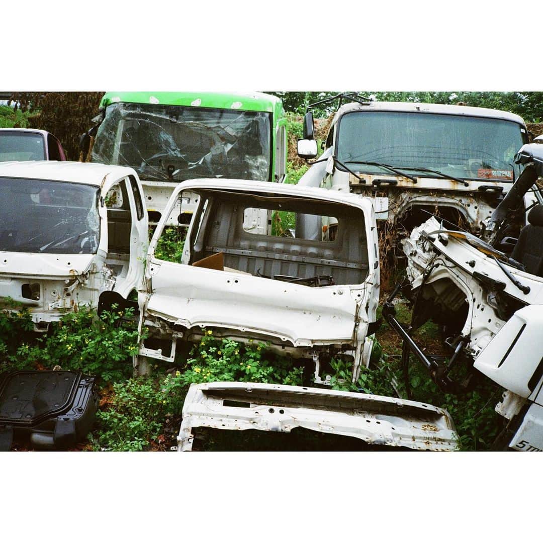 ペ・ジョンナムさんのインスタグラム写真 - (ペ・ジョンナムInstagram)「trucks 🛻🚚🚛 minolta & cx-2 📷📸🎞️🎞️🎞️ #노보정노필터 #배작가」5月4日 21時23分 - jungnam_bae