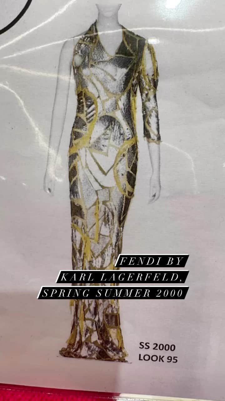 エヴァ・チェンのインスタグラム：「First time in haute couture: my @fendi Met Gala dress was a reimagining by @mrkimjones of Karl Lagerfeld’s Spring Summer 2000 Fendi dress. In NYC? The original dress is in the window of Fendi’s 57th street boutique as an archival tribute to the ‘Karl Lagerfeld:  A Line of Beauty’ exhibition 🏃‍♀️🏃‍♀️🏃‍♀️to see it while you can」
