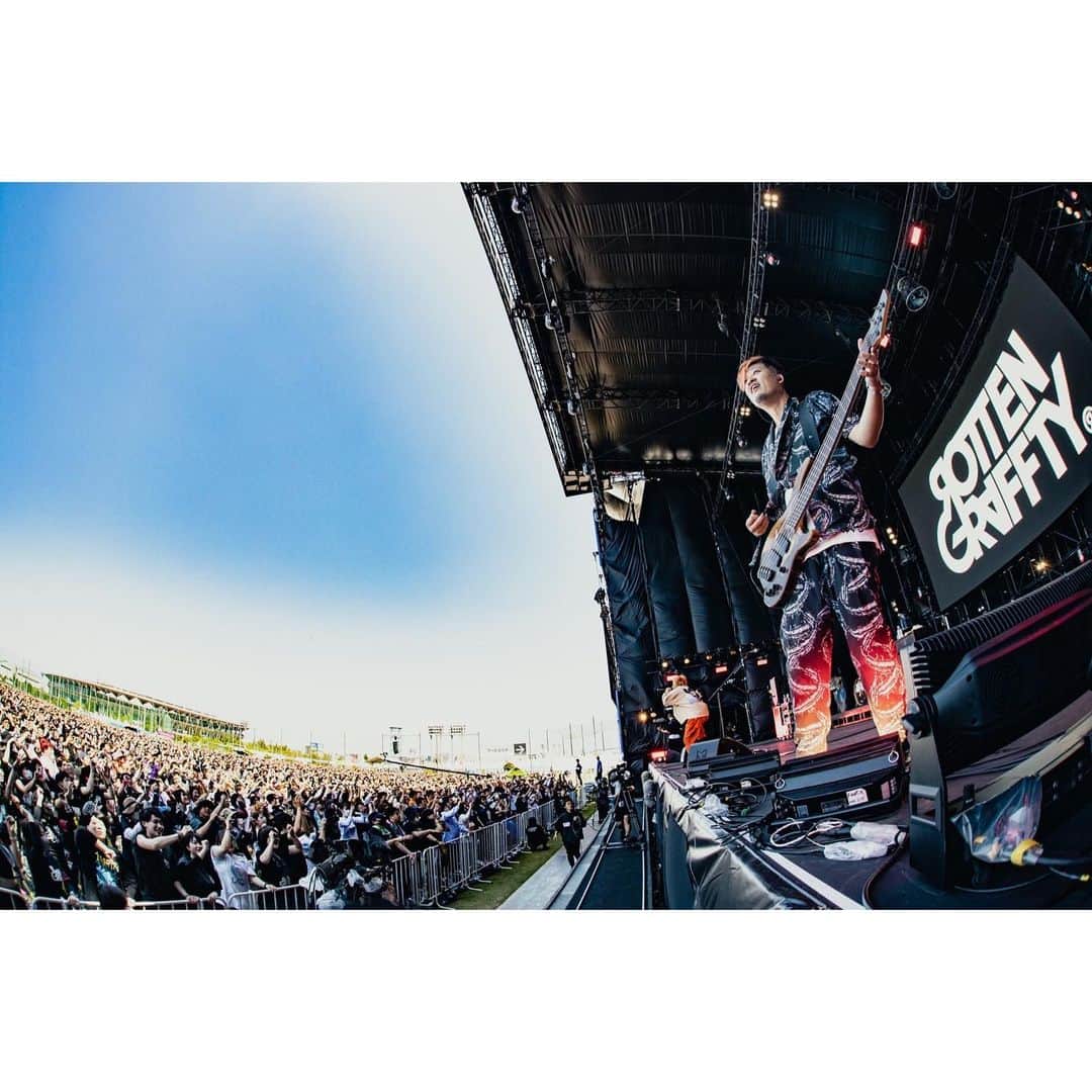 侑威地さんのインスタグラム写真 - (侑威地Instagram)「rockin'on presents "JAPAN JAM 2023" @千葉市蘇我スポーツ公園  photo by @kawado_photo  #rottengraffty #japanjam2023」5月4日 21時32分 - yuichi_rotten