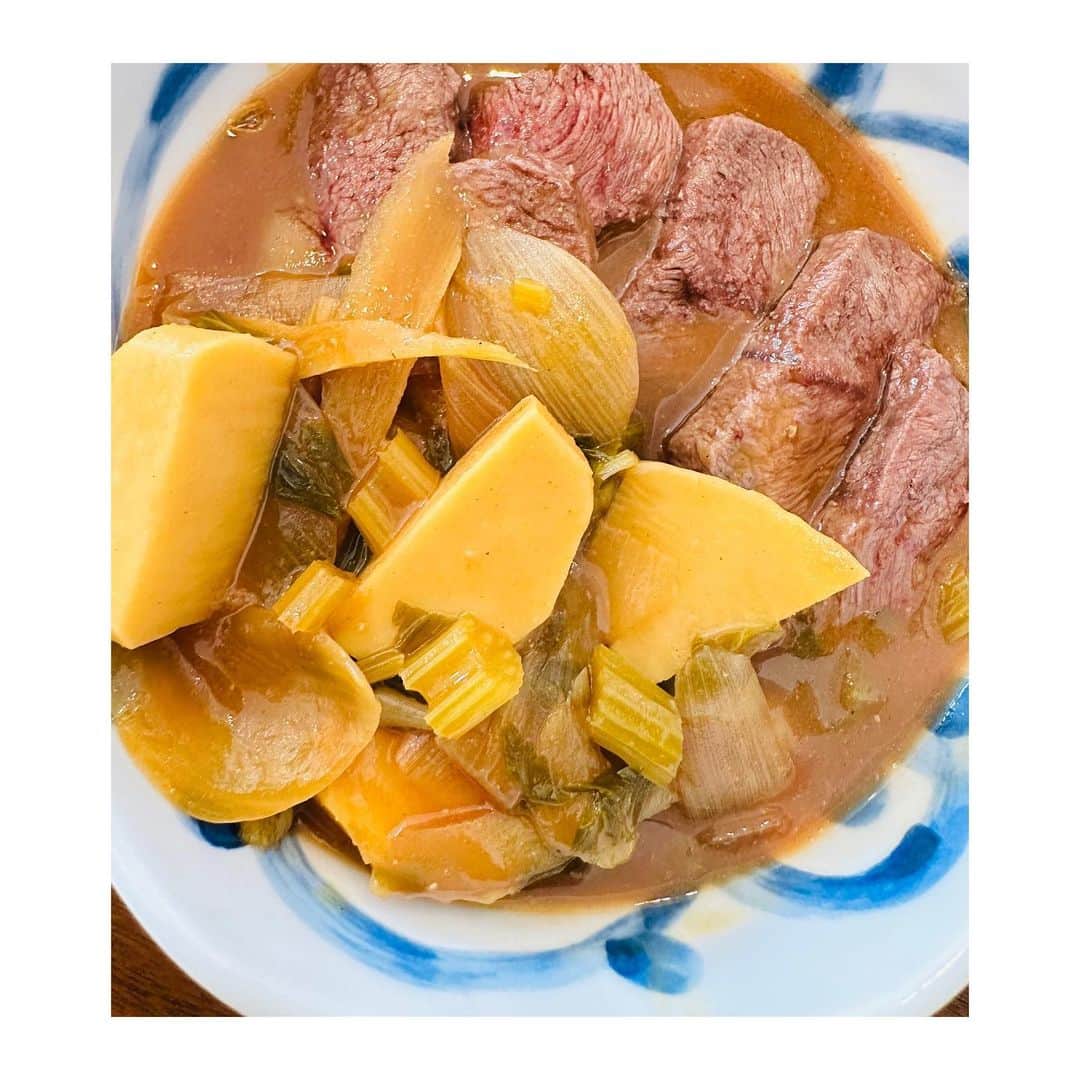 向田真優さんのインスタグラム写真 - (向田真優Instagram)「⁡ らでぃっしゅぼーやさんに提供して頂いた お野菜を使って作ったものです🌱✨ ・ 毎回色んな種類のお野菜が食べれるので 嬉しいです☺️✨ いつもありがとうございます✨ ・ ・ #らでぃっしゅぼーや #野菜レシピ #野菜料理 #自炊」5月4日 21時41分 - mucchan_622