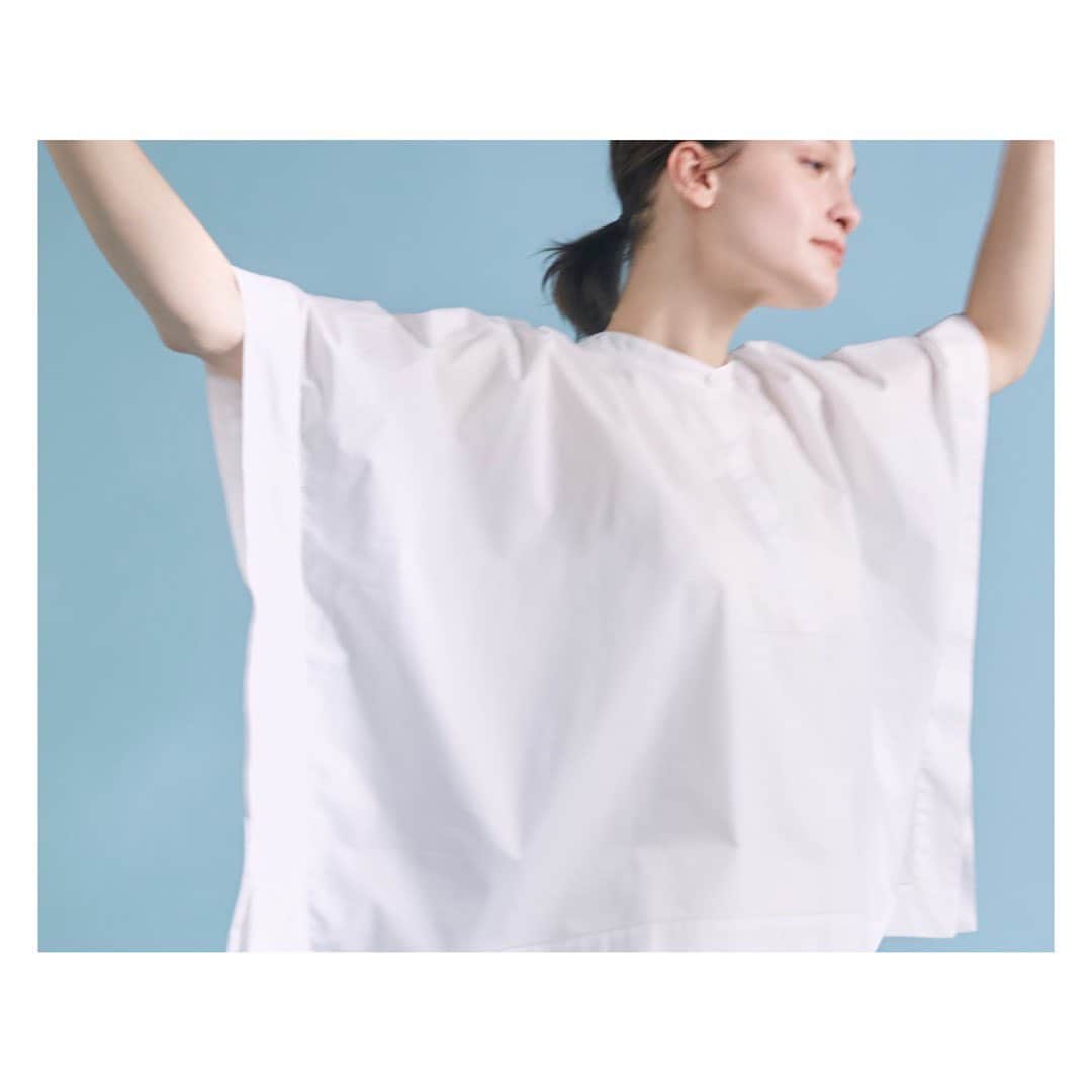 のインスタグラム：「2023 summer collection  blouse ¥29,920     #superiorcloset #ined #23ss #summer #スーペリアクローゼット #イネド #夏 #新作 #夏服 #ブラウス #gw #休日コーデ #大人カジュアル #キレイめコーデ」