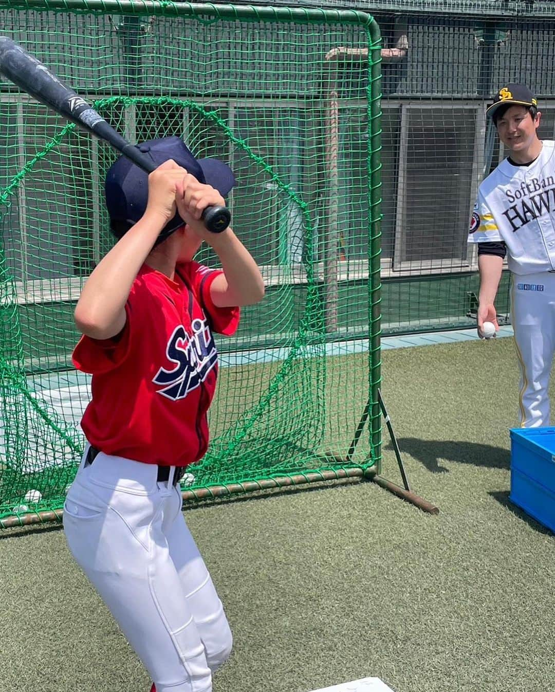 江川智晃さんのインスタグラム写真 - (江川智晃Instagram)「プロ野球OBクラブで野球教室⚾️ 伊勢のダイム球場で開催の野球教室に参加させて頂きました🫡  WBC優勝効果もあり、野球熱がかなり盛り上がってました^_^ 自分も久しぶりに野球ができて楽しかったな☺️ プロ野球の大先輩達も優しく同年代のみなさんも仲良くしてくれて楽しい時間でした☺️  また、少年チームのエースや大人代表とも対戦できて楽しかった⚾️  またこういう時間が取れるよう本職の仕事も頑張っていかなあかんな🫡  今日は、この野球教室に携わってくれた関係者の皆さんご協力していただきありがとうございました🙇‍♂️  #プロ野球 #OBクラブ #伊勢市 #ダイム球場 #東京ヤクルトスワローズ #中日ドラゴンズ #オリックスバファローズ  #日本ハムファイターズ  #横浜DNAベイスターズ  #福岡ソフトバンクホークス #千葉ロッテマリーンズ #土井さん #森田さん #赤井さん #高橋智さん #大引さん #黒羽根さん #末永さん #井脇さん #坂元さん #野球教室」5月4日 21時44分 - egatomo43