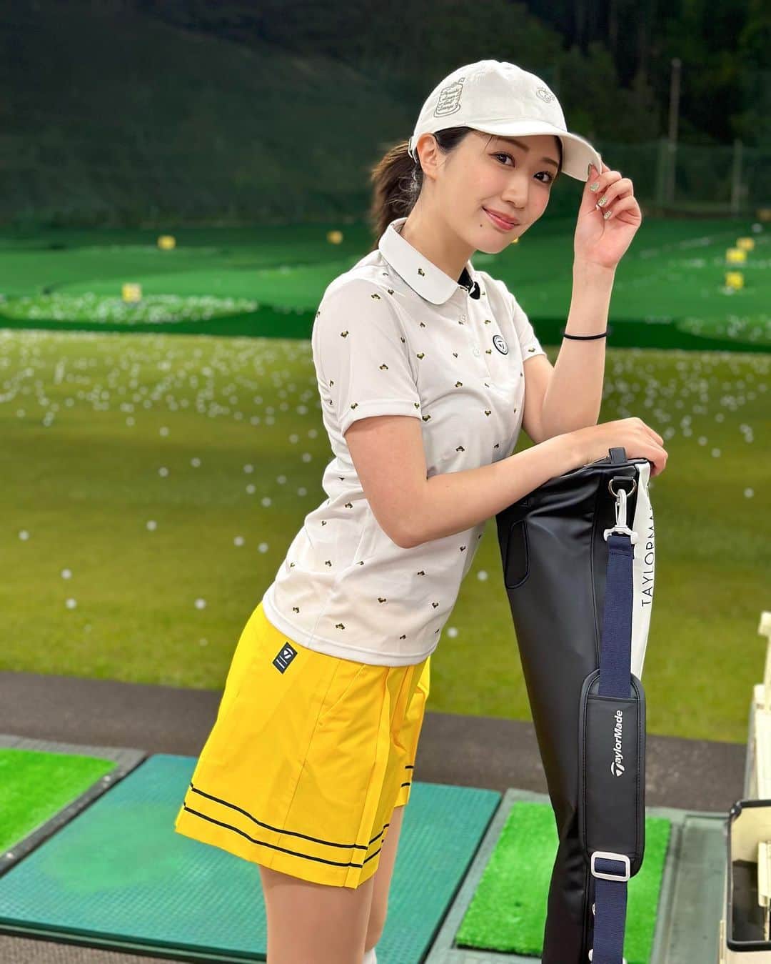藤澤響花さんのインスタグラム写真 - (藤澤響花Instagram)「GWいかがお過ごしですか？？🌷  こちらのウェアの柄なにかわかるかな🤭絵文字で答えてみて〜😼  今季はビタミンイエローがかわいい💛 @taylormade_golf_japan_apparel_  @taylormade_golf_japan   #taylormadeapparel #taylormade #テーラーメイド  #ゴルフ#ゴルフ女子#ゴルフウェア#ゴルフコーデ#ゴルフ練習#ゴルフ好きな人と繋がりたい#golf#golflife#golfstagram#골프#골프스타그램#골프웨어#高尔夫#nhậtbản#ɪɴsᴛᴀɢᴏᴏᴅ」5月4日 21時55分 - kyoka_fujisawa