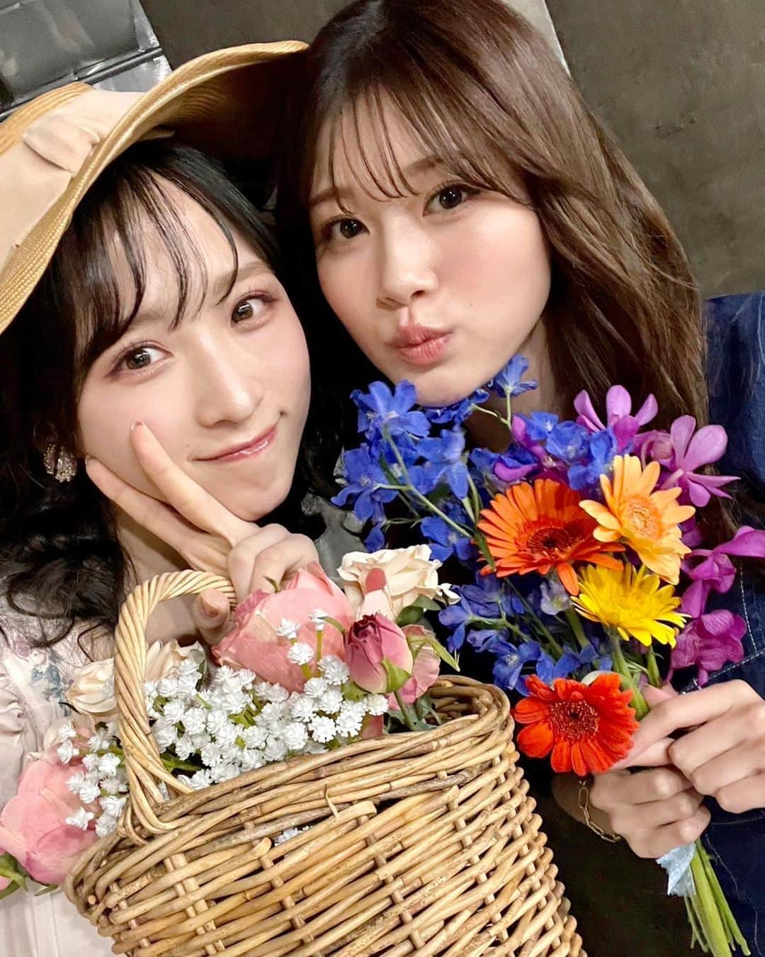 小栗有以さんのインスタグラム写真 - (小栗有以Instagram)「ガルアワでお会い出来た皆さん🌼  ・同じ事務所の若月さん やっとお会い出来ました！！ かっこよかったです…！  ・久しぶりのめるちゃん！ 会えて嬉しかった〜 いつも可愛い🥰  ・同じショーに出演した 天音ちゃんと愛ちゃん！ 本当に綺麗な姉妹さんでした🥹💫 藤岡珈琲おいしく頂いてます🫶🏻笑  ・藤岡真威人くん！ 恋に無駄口で共演してから とても久しぶりに会えました~！！ 無駄口ポーズ🙅🏻‍♀️🫶🏻 ・土井さん同じ事務所で初めまして　  #ガルアワ #若月佑美　さん #生見愛瑠  さん #天翔天音　さん　#天翔愛　さん #藤岡真威人　くん #恋に無駄口 #土井レミイ杏利」5月4日 21時56分 - yuioguri_1226