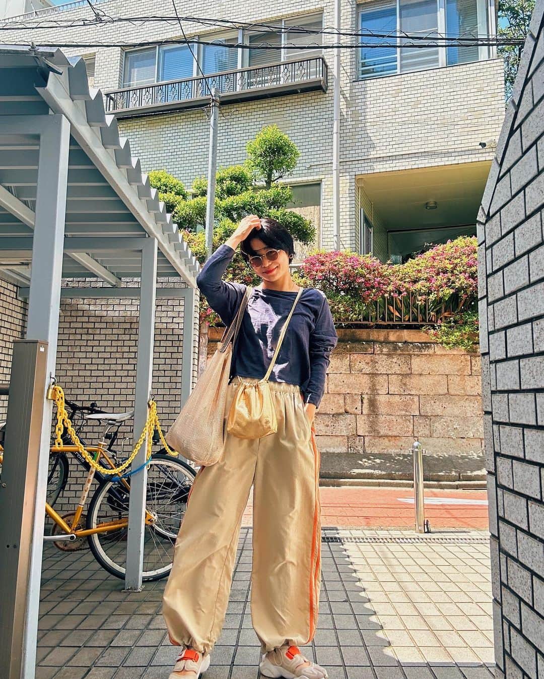 忍舞のインスタグラム：「新入りと 何年ものの服のコラボ  #しのぶんコーデ」