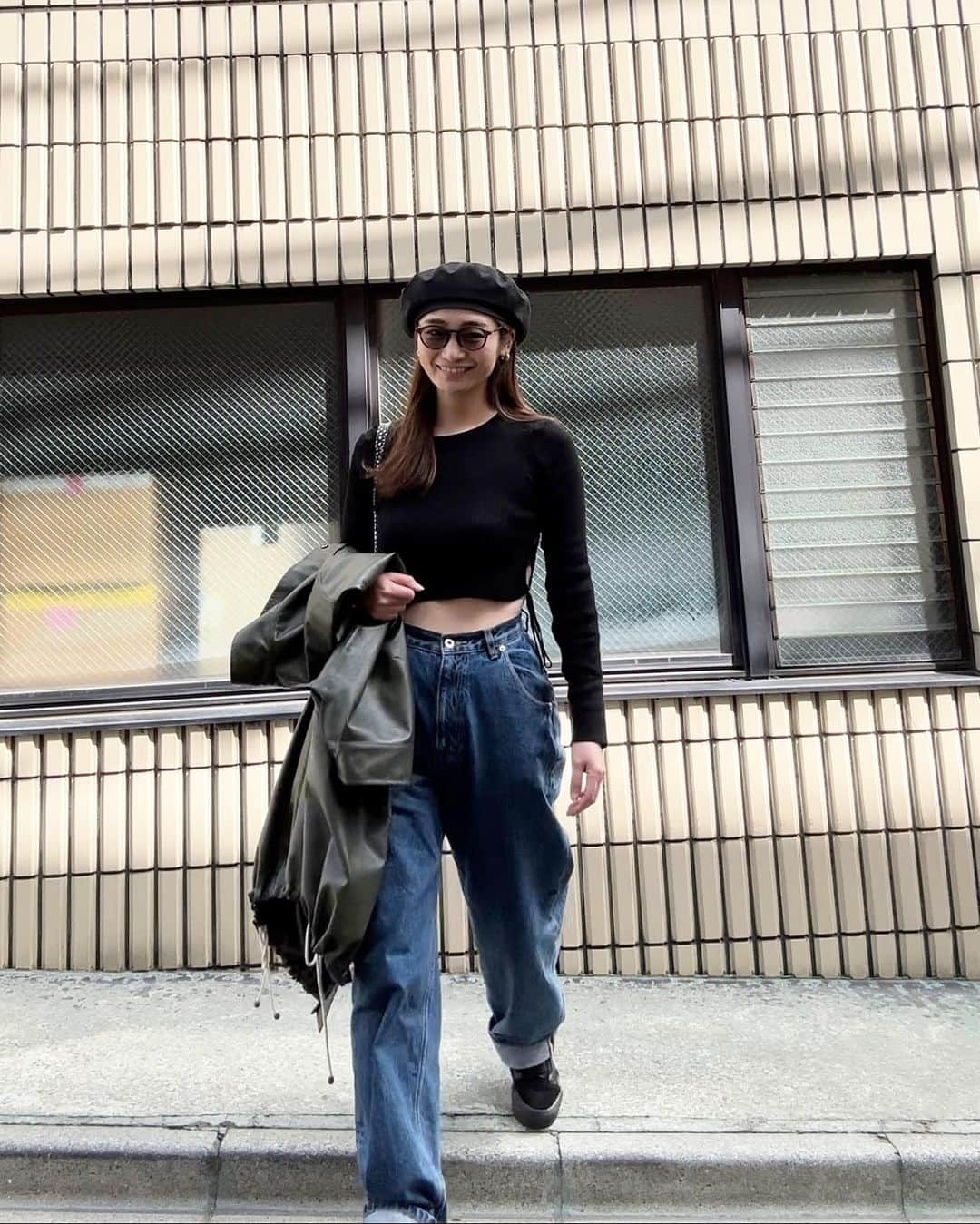 畑中奈緒美のインスタグラム：「• 👖🌼🧡  #なおみさんぽ」