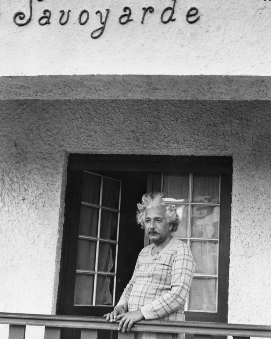 のインスタグラム：「Albert Einstein, circa 1933, at the villa "Savoyarde" in Belgium.」