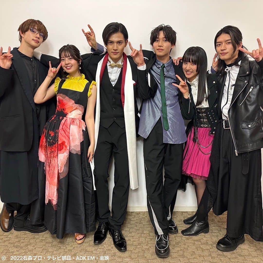 並木彩華のインスタグラム：「GOLDEN DESIRE NIGHT ありがとうございました！  最高に楽しかったです！  そしてジャマーガーデンズの新曲｢odds n’ Ends｣初披露！いかがでしたか。 5／24より楽曲配信致しますのでお楽しみに👅  また皆様にお会い出来ますように！！   #仮面ライダーギーツ #ベロバ #並木彩華」