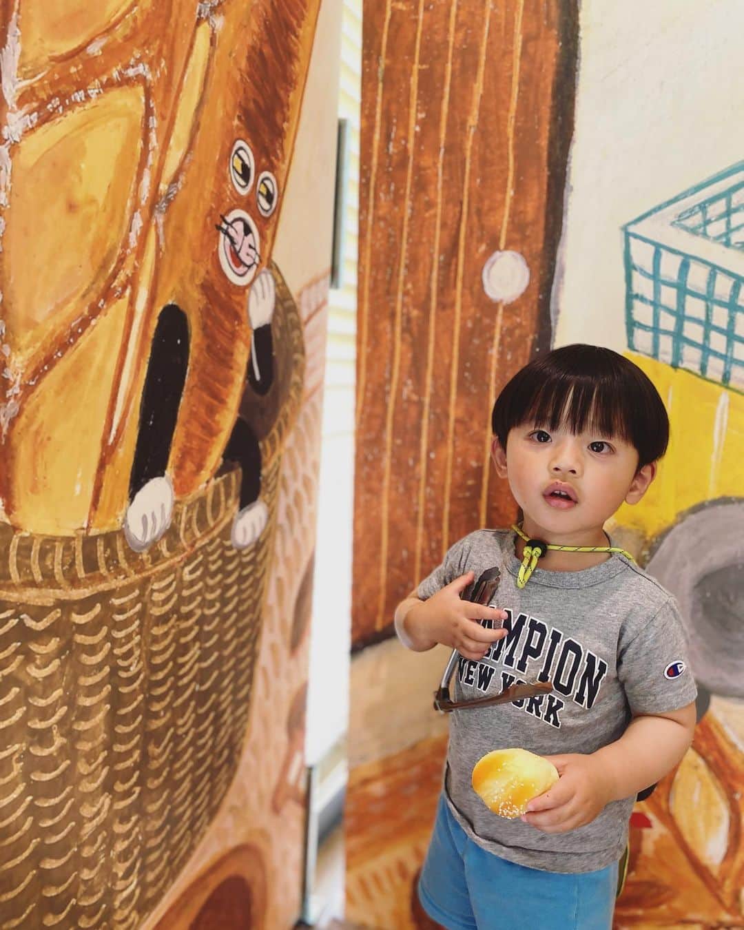 石川龍さんのインスタグラム写真 - (石川龍Instagram)「みんな大好き、パンどろぼう。 例に漏れず、パンどろぼうが大好き過ぎる息子を連れて、「パンどろぼうPOPUP STORE」@ 二子玉川蔦屋家電へ。 テンション上がるフォトスポットと、可愛らしいグッズが沢山で大人も楽しい催しでした。二子玉川は5/7まで。  #蔦屋家電 #パンどろぼう #パンどろぼう展」5月4日 22時04分 - slow_night