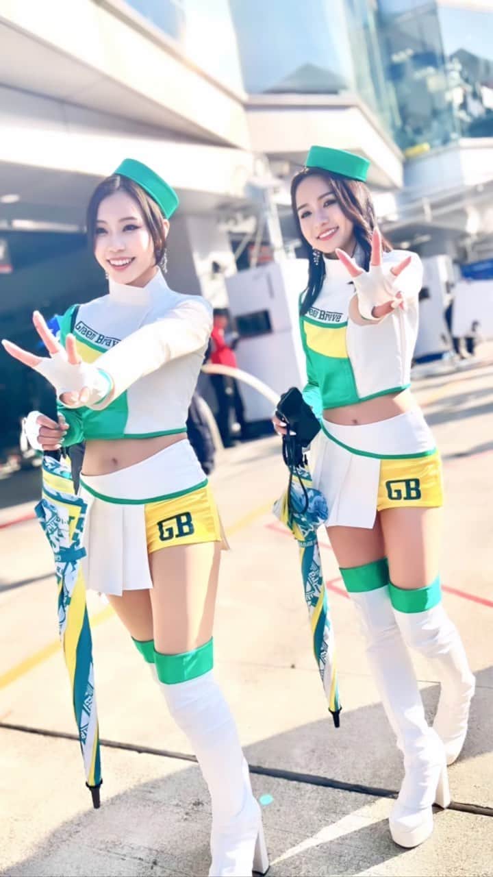 五十嵐みさのインスタグラム：「. SUPER GT Rd.2 富士スピードウェイ 52号車の結果は3位表彰台でした🏎🏁✨ シリーズチャンピオンに一歩近づくことができました👏 . 今月末にはSUPER耐久24hや6月頭にもSUPER GT第3戦と引き続きレース三昧！！💪 . ひとまず２日間応援ありがとうございました🍀 またサーキットでお会いしましょう😎 . #SUPERGT#スーパーgt#埼玉トヨペット#greenbrave#レースクイーン#埼玉トヨペットサポーターズ#racequeen#富士スピードウェイ#モータースポーツ#サーキット#コスチューム#撮影#撮影会#grsupra」