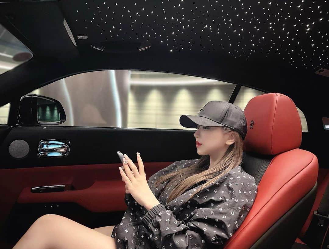 伴かなみのインスタグラム：「💫💫💫 ⁡」