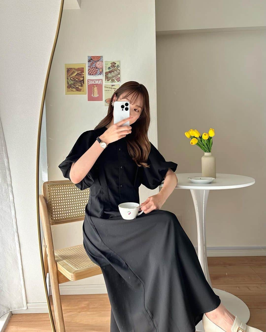 磯田 ひかる(Hikaru Isoda) のインスタグラム：「こんばんは🌛 最近は、少しずつ撮影用の家具を揃えていて自宅がスタジオ化しています⸜🌷︎⸝‍  撮影用の小物や家具を見るの楽しくて、気づいたら時間が溶けています☺️🩵🪽  GW、どこも混みあっているみたいですね！ みんなのストーリーを見ていると楽しそうな様子🫶💖  【着用アイテム】 Dress @tocco_closet  ウエストタックバルーンスリーブワンピース サイズ M ¥6,490税込  Blouse @tocco_closet  りぼん付き配色タック入りブラウス ベージュ Mサイズ ¥3,850税込  ------------------------------ picaru：162cm / 骨格ウェーブ 1st ブライトスプリング 2nd ブライトサマー  大人可愛いスタイルアップコーデ ヘアメイクを合わせた トータルスタイリングを提案🤍  不定期にストーリーで ファッションお悩み相談募集中🥰 ------------------------------  他の投稿を見る→【@picaruuu】」