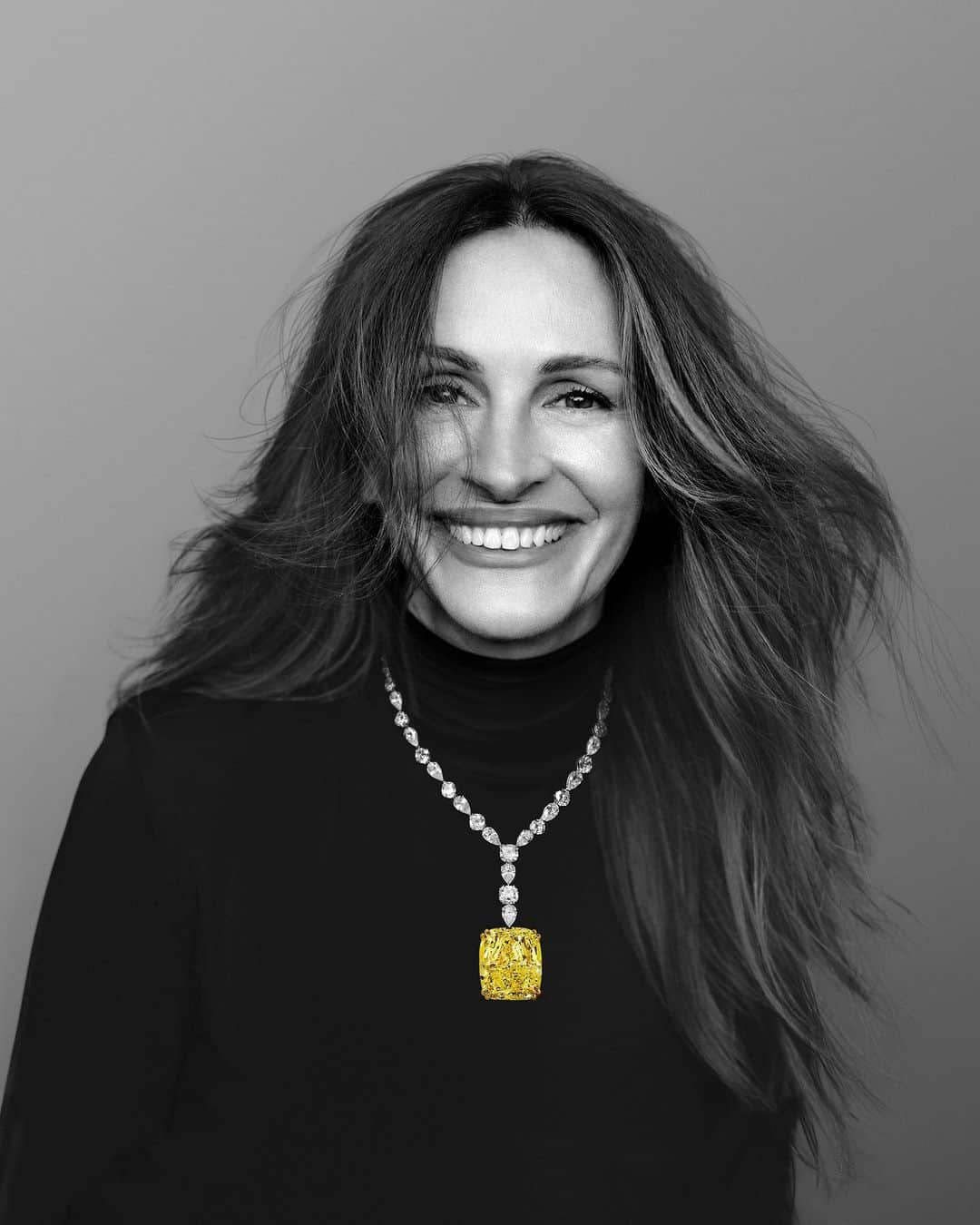 ショパールさんのインスタグラム写真 - (ショパールInstagram)「Happiness is the ultimate ally of glamour.  @juliaroberts stuns in this iconic necklace from the Maison's #HighJewellery — one of her favourite #RedCarpet companions. Get ready for the 2023 #CannesFilmFestival and discover this year's exceptional creations. See more in our new digital series, #ChopardLovesCinema. #Chopard #WhatMakesMeHappy #FeelGoodJewellery #JoieDeVivre #JuliaRoberts」5月4日 22時13分 - chopard