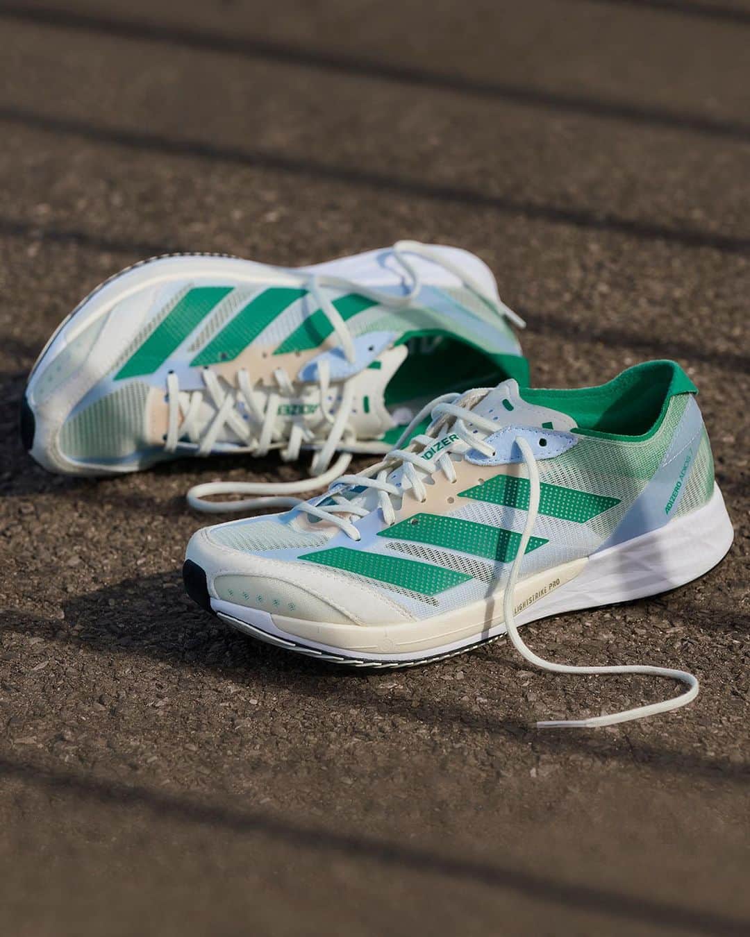 のインスタグラム：「Introducing the racing all-rounder: the Adizero Adios 7. Designed to feel direct and snappy. Perfect for races and speed workouts. ​  ADIZERO. MADE TO WIN.​   #ADIZERO Adios 7 ​」