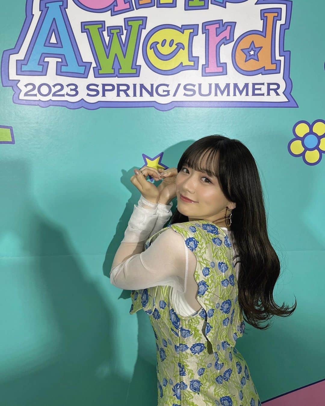 森香澄のインスタグラム：「. GirlsAward 2023 SPRING/SUMMER MCを務めました。 . 皆様の拍手、歓声のおかげで緊張が和らぎました🥹 ありがとうございました！ . そして、MERCURYDUOさんのコーディネートで人生初のランウェイも歩かせていただきました！ . キラキラの1日楽しかったです🥺✨ ありがとうございました！」