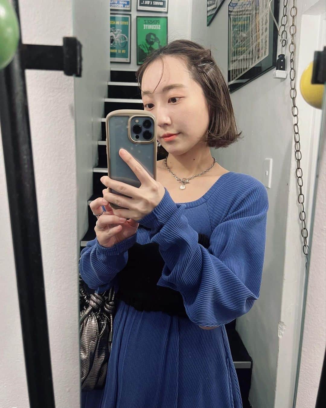 tappy1119のインスタグラム：「いつも履いてるコンバースで 靴擦れ5つ、足血だらけ。🚑  とにかく、もう楽な靴に履き替えたくて 今更ながらエアリフト購入。✔︎💸😞  靴下も変えたかったけど ケチって我慢。 親指のとこ、ねじ込んで履いてる」