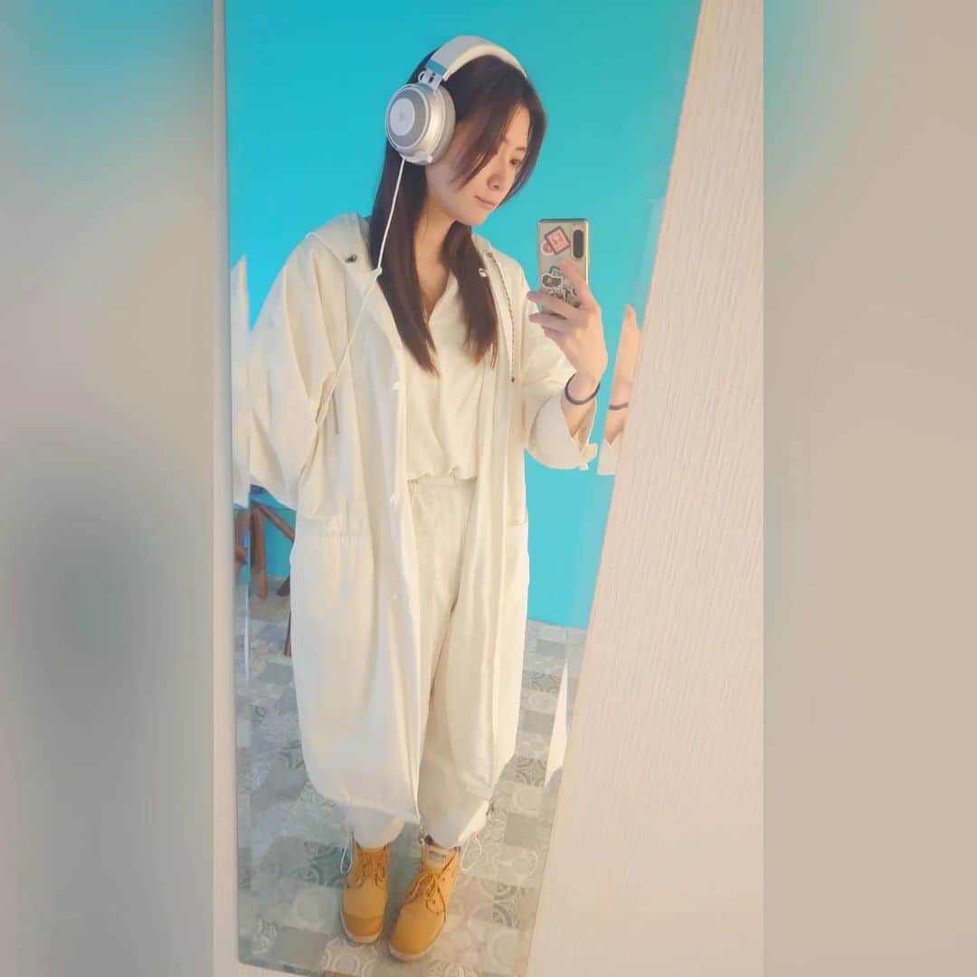 山田彩乃さんのインスタグラム写真 - (山田彩乃Instagram)「着てた服も真っ白で 届いたヘッドセットも白だったから 全身白かったよっていう写真」5月4日 22時19分 - ayano.yamada