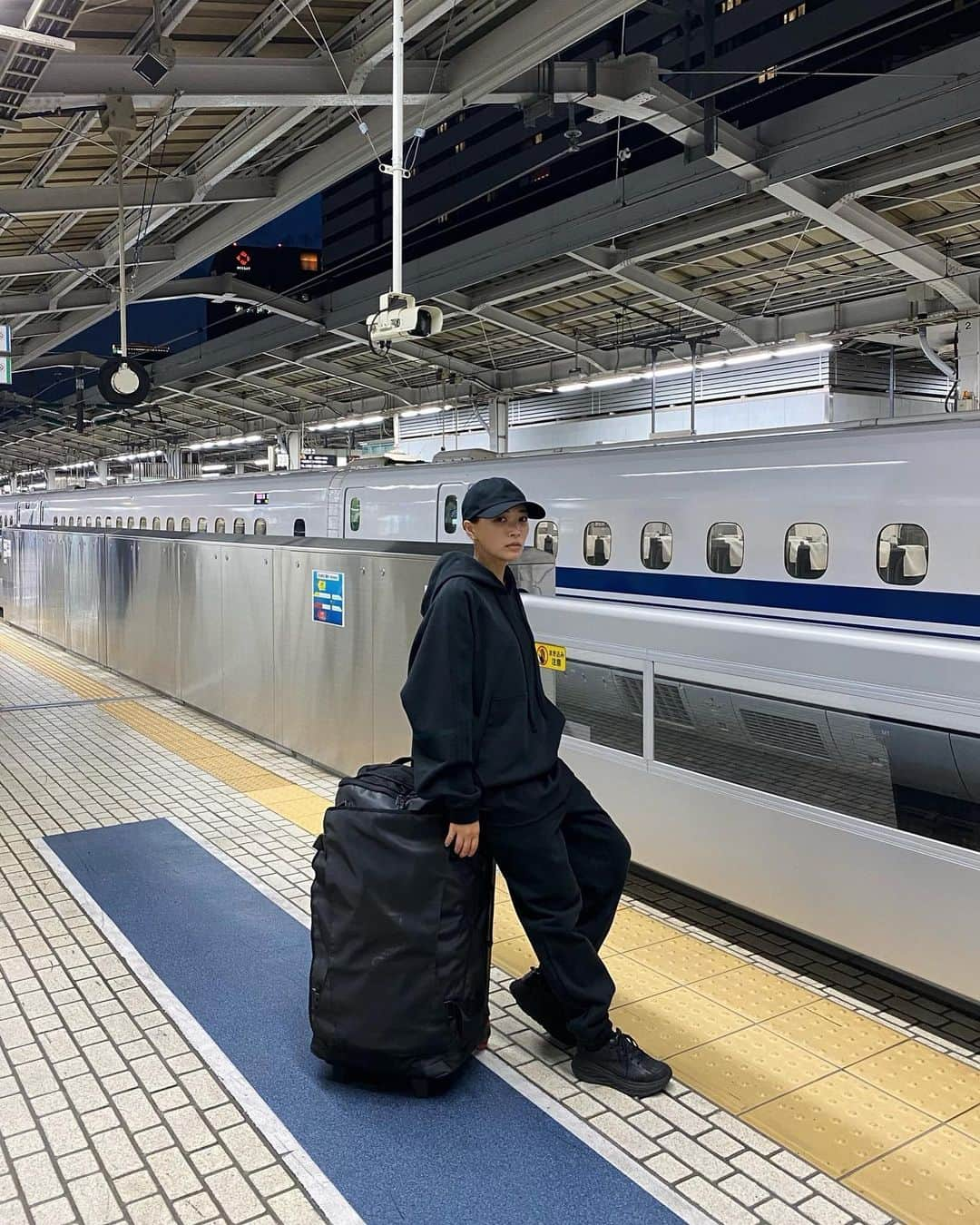 石川マリーさんのインスタグラム写真 - (石川マリーInstagram)「Osaka ➡︎ Tokyo 東京での思い出🗼  📍元祖 宋家 本館 📍ゴールドラッシュ 渋谷本店  カムジャタンの宋家は20歳くらいの頃から ずっと通ってるお気に入りのお店🫶🏻  ゴールドラッシュのチーズハンバーグは とにかく好き🫶🏻(なんで東京にしかないの🥲) ソースをかけた時の湯気を見た娘が 驚きながら指をさして「おぉー！おぉー！」 となぜか大興奮していました🤣  そして、ふらっと買ってみた10円パンが 美味しすぎて気に入った🫶🏻  #東京」5月4日 22時38分 - marieishikawa