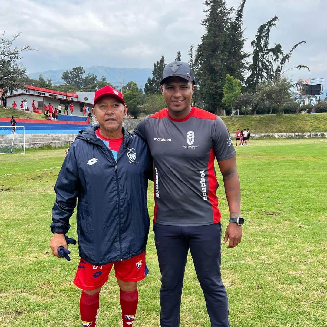 アントニオ・バレンシアのインスタグラム：「Con un histórico del Futbol Ecuatoriano, gracias Profe por sus enseñanzas Jose Villafuerte. Here with an Ecuadorian soccer legend, thank you Crack for all your teachings.」