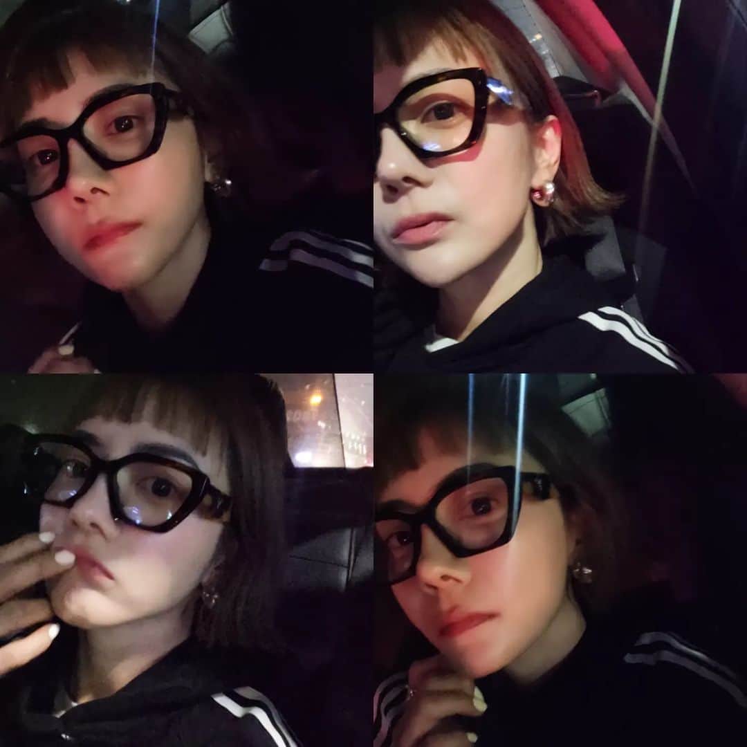 ユ・ハナのインスタグラム：「연휴를 사랑하는  도로가득사람들의 열정에 30분 엄마집 거리를 1시간 반 만에 갔지만 나도 교통체증에 한몫했으니 셀카나 수십장 ♡」